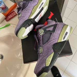 Women’s Jordan 4 Retro size 6.5